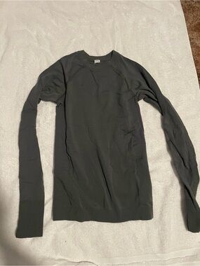 lululemon athletica Long Sleeve Tee in Dark Gray